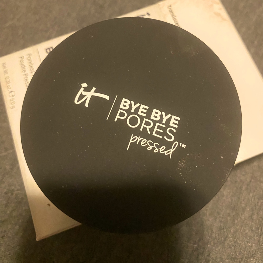 IT Cosmetics Bye Bye Pores pressed powder NEW